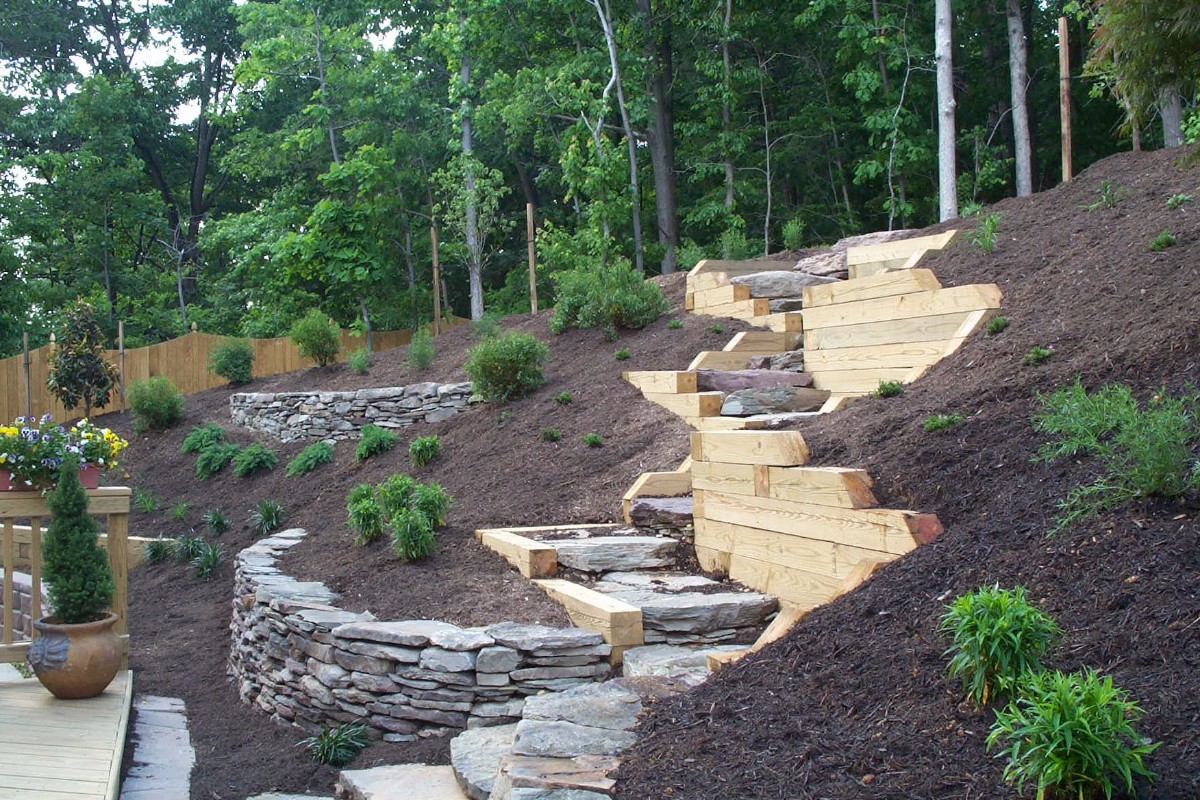 Timber-retaining-wall-Fairfax-Virginia - Pro Grounds